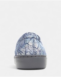 Vionic - Avery Pro Slip-On Sneaker - Blue Metallic