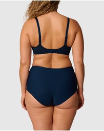 Simone Perele - Subtile Control Full Brief