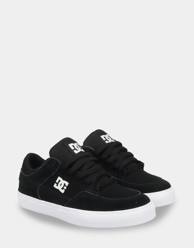 DC Shoes - Boys 8 to 16 Onyx Skate Shoes