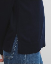 Country Road - Lightweight Merino Wool V-neck Knit