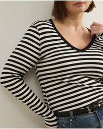 Atmos&Here Curvy - Deep V-Neck Long Sleeve T-Shirt