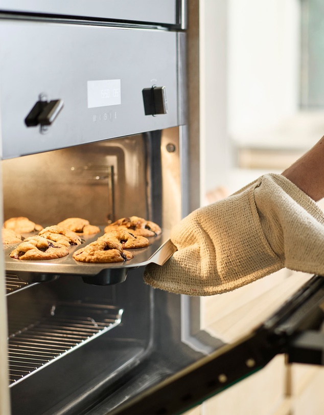 Joseph Joseph - Nest™ Bake 12-cup Non-Stick Muffin Tray with Easy-Pull Handles