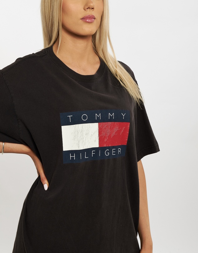 Vintage by The Real Deal - Pre Loved - 90s Tommy Hilfiger Tee