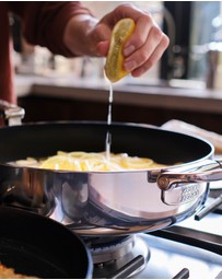 Joseph Joseph - Space Steel Non-stick Stainless-steel Frying Pan with Folding Handle - 24cm