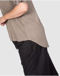 Love Your Wardrobe - Kelly Dipped Hem T-shirt