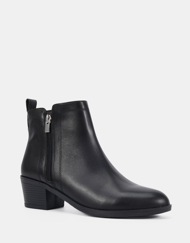Clarks - Fienna Black