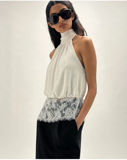 Minima Esenciales - Isaline Lace Hem Halter Top