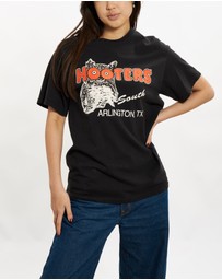 Vintage by The Real Deal - Pre Loved - 90s Hooters Tee