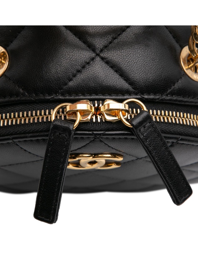 Pre-Loved by Azura Reborn - Pre-Loved Quilted Lambskin Oval Logo Chain Top Handle Round Clutch on Chain