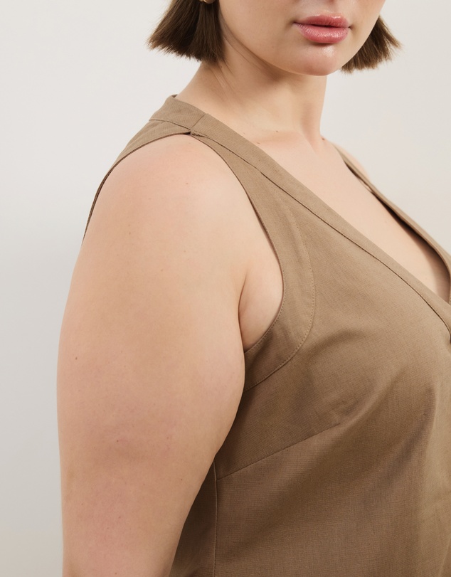 Atmos&Here Curvy - Maura V-Neck Longline Linen Blend Vest
