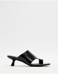 AERE - Asymmetric Heels