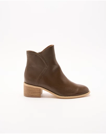 Walnut Melbourne - Marissa Boot