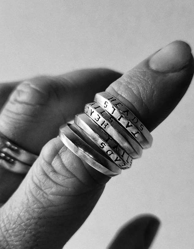 SUE THE BOY - Heads + Tails Band Ring