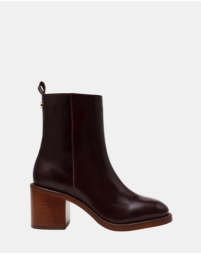 Steve Madden - Slender Brown Leather Boots