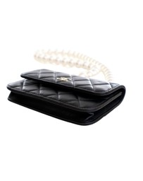 Pre-Loved by Azura Reborn - Pre-Loved Quilted Lambskin Maxi Pearls Clutch With Chain