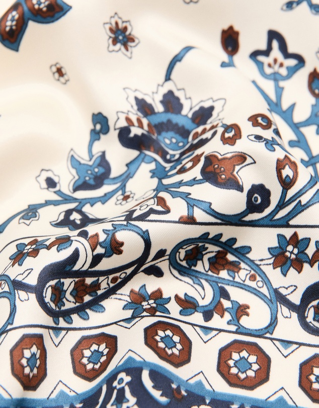 M.N.G - Hojas Kerchief