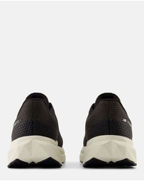 New Balance - FuelCell Propel v5 (Standard Fit) - Men's