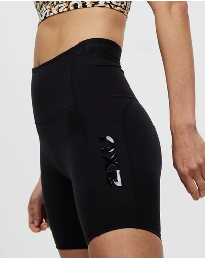 2XU - Form Stash Hi-Rise 6 Inch Compression Shorts with Pockets