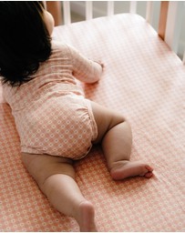 Kynd Baby - Fitted Cot Sheet in Heart Gingham