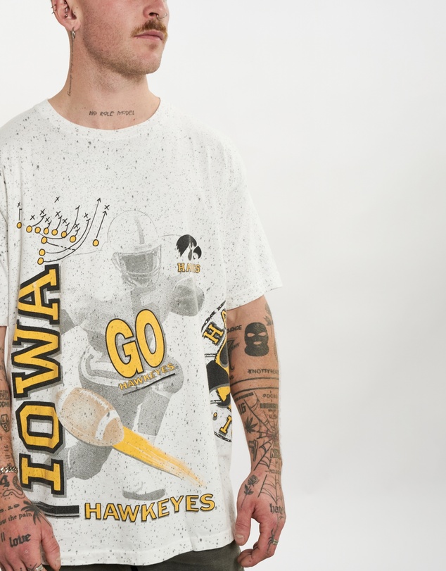 Vintage by The Real Deal - Pre Loved - 90s NCAA University of Iowa Hawkeyes Tee