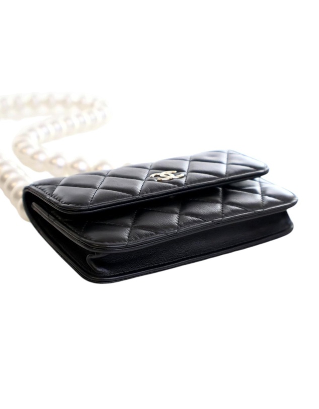 Pre-Loved by Azura Reborn - Pre-Loved Quilted Lambskin Maxi Pearls Clutch With Chain