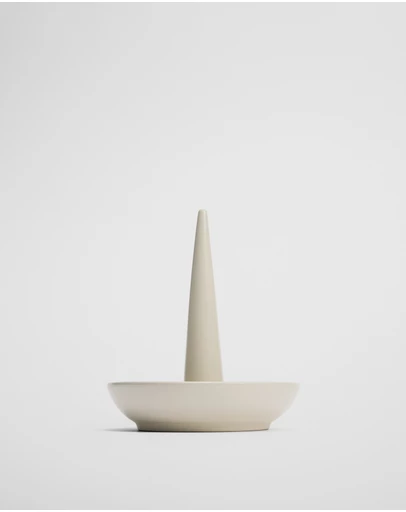Country Road - Lucinda Ring Stand