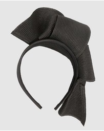 Max Alexander - Large Wavy Black Racing Fascinator