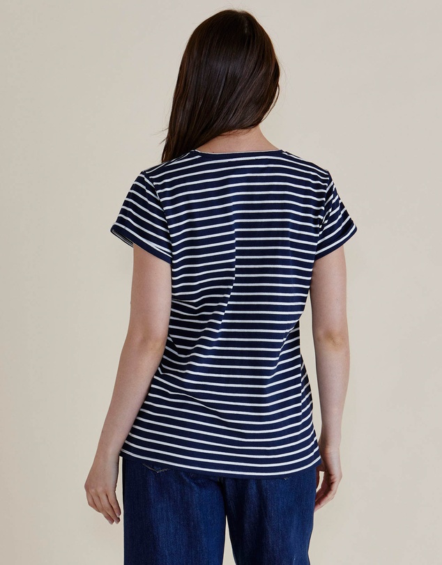 Betty Basics - Ayla V-Neck Tee