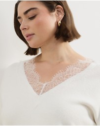 Atmos&Here Curvy - Teo V Neck Knit Jumper With Lace Trim