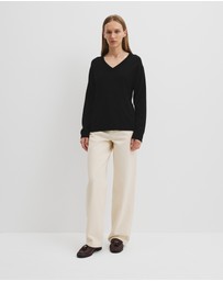 Country Road - Lightweight Merino Wool V-neck Knit