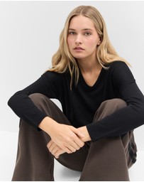 UNISON - Soft V Neck Long Sleeve Tee