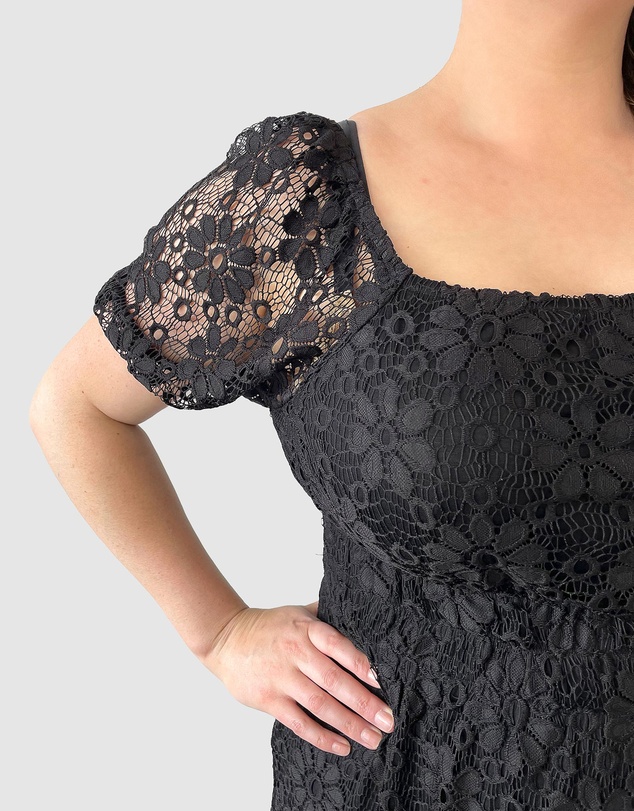 Love Your Wardrobe - Bella Stretch Lace Dress