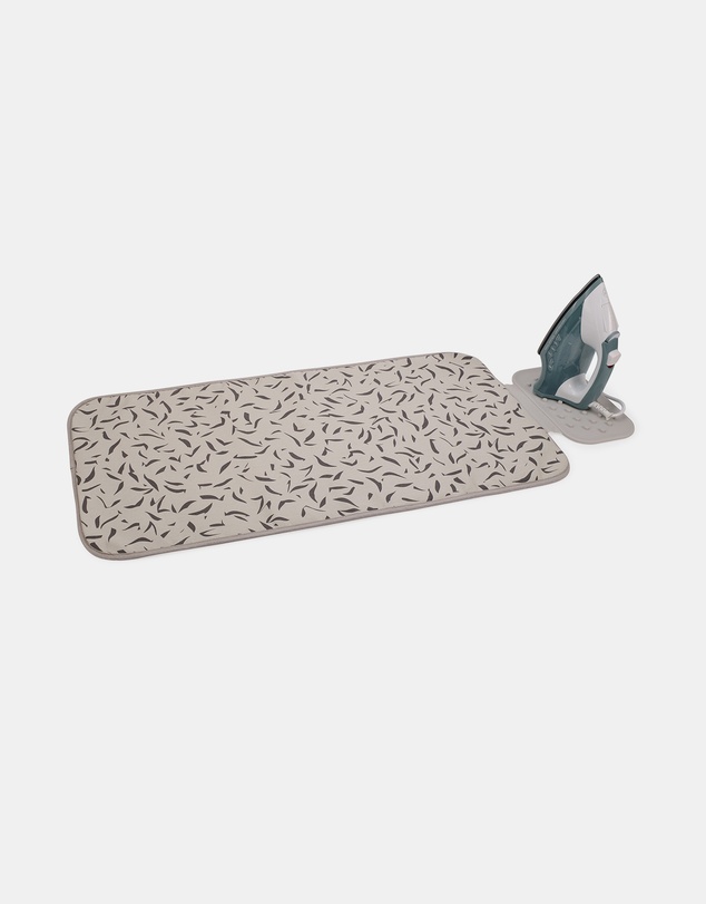 Joseph Joseph - Swift™ Folding Ironing Mat with Silicone Iron Rest (90 x 47 cm) - Ecru