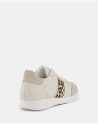 Miss Sofie - Idle Sneakers