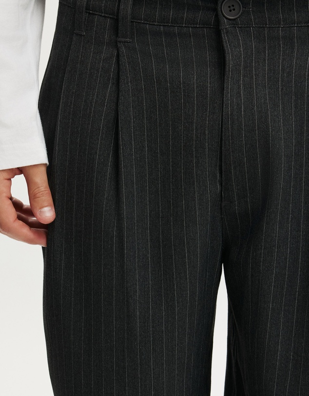 Cotton On - Super Baggy Pleated Short