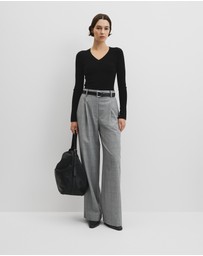 Country Road - Wool Silk V-neck Neck