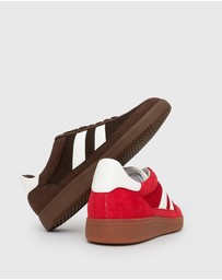 Betts - Wider Fit Berkleigh Lace-Up Casual Sneakers