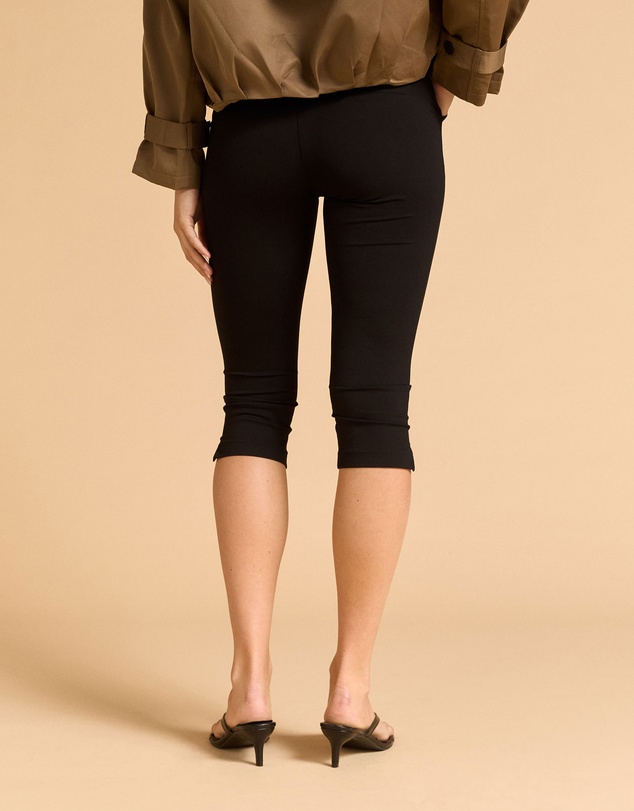 MVN - Capri Pant