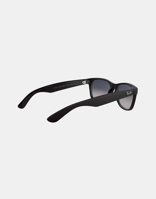 Ray-Ban - New Wayfarer Classic Polarised RB2132