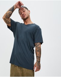 Surrounded By Ghosts - The Arsenic Relaxed Rib Knit Tail T-Shirt