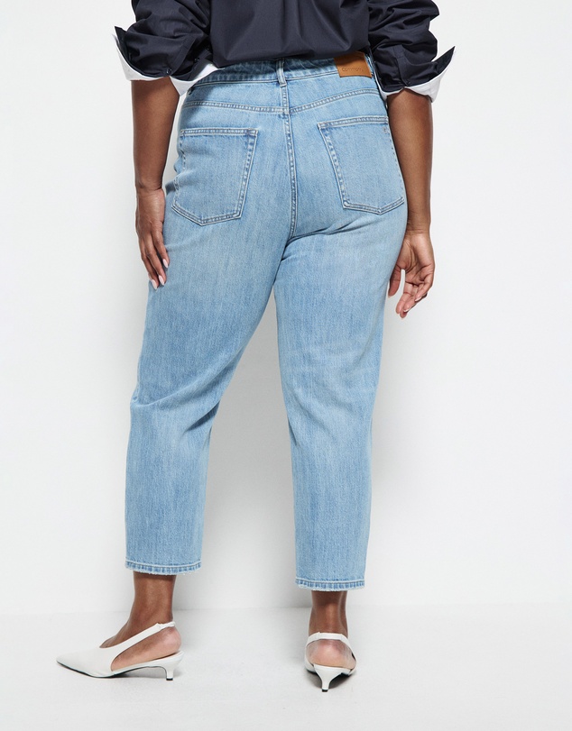 Commonry - The High Rise Crop Girlfriend Jean