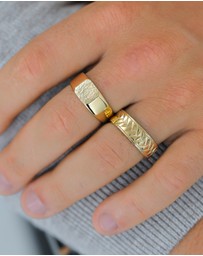 Kuzzoi - ICONIC EXCLUSIVE - Structured Signet Ring in Gold-Plated 925 Sterling Silver