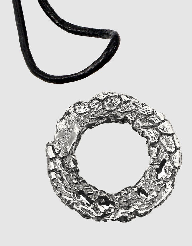 Kuzzoi - Cracked Silver Circle Pendant Leather Necklace