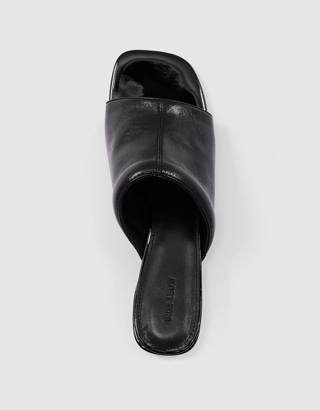 Brie Leon - Camille Mule