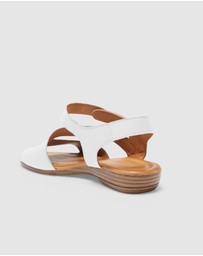 Easy Steps - Kenya