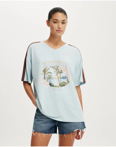 Cotton On - V Neck Vacay Graphic Tee