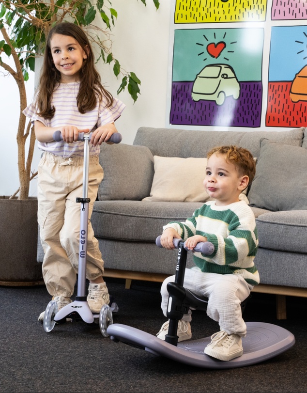 Micro Scooters - Micro Rock and Go Mini Deluxe LED Scooter