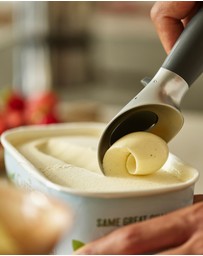 Joseph Joseph - Elevate™ Ice-Cream Scoop with Integrated Tool Rest