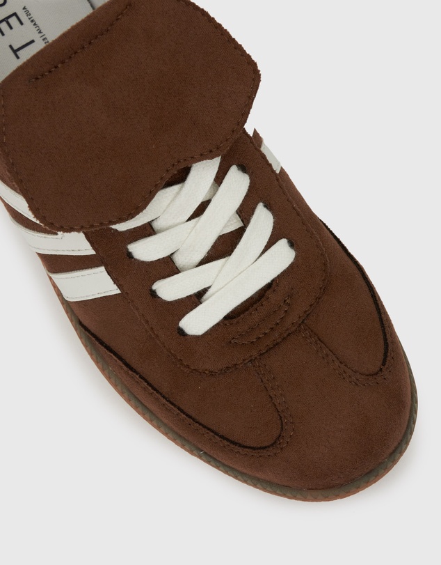 Betts - Wider Fit Butterscotch Low-Top Lace-Up Sneakers