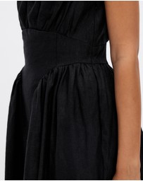 Minima Esenciales - Rivena Midi Dress